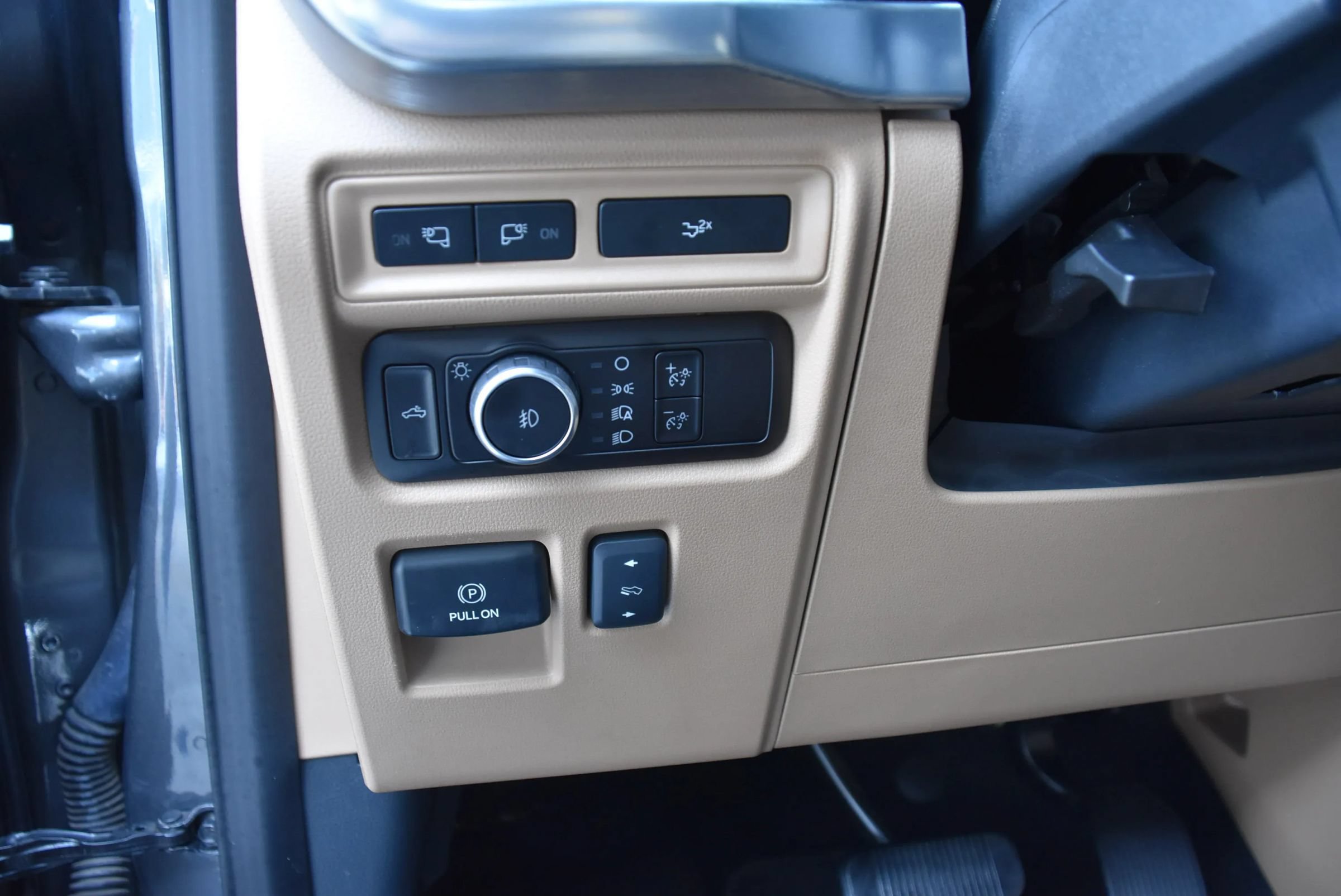 Used 2023 Ford F150 Lariat w/ Max Trailer Tow Package AWD/4WD image 27