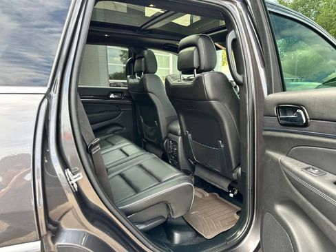 Used 2020 Jeep Grand Cherokee Overland AWD/4WD image 18