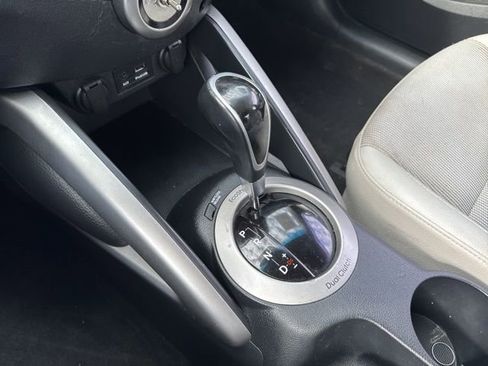 Used 2013 Hyundai Veloster w/ Style Pkg image 19