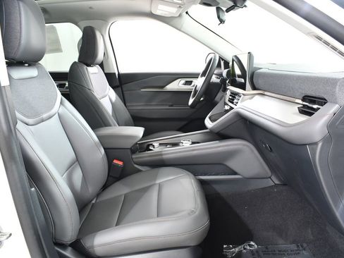 New 2026 Ford Explorer Active AWD/4WD image 10