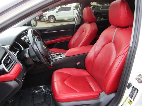 Used 2019 Toyota Camry XSE image 9