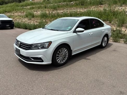 Used 2016 Volkswagen Passat 1.8T SE FWD image 2
