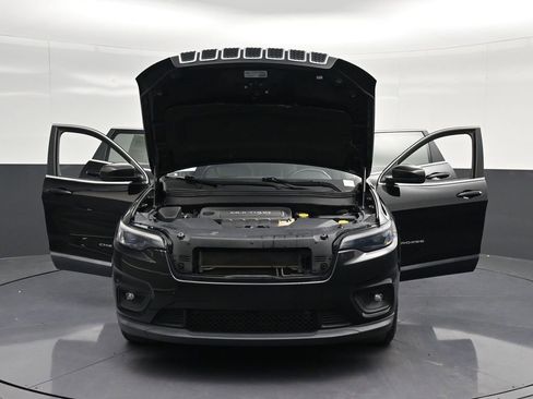 Used 2019 Jeep Cherokee Latitude Plus FWD image 38