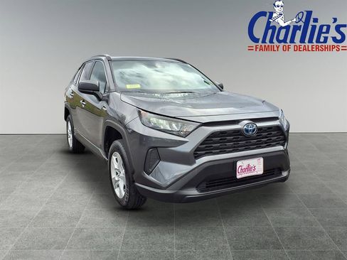 Used 2021 Toyota RAV4 LE image 3
