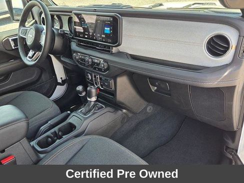 Used 2025 Jeep Wrangler Unlimited Sahara AWD/4WD image 20