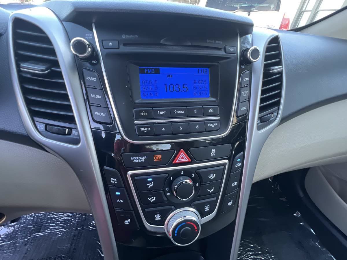 Used 2016 Hyundai Elantra GT FWD image 12