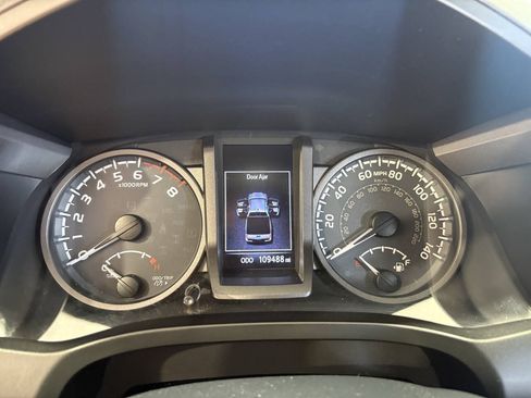 Used 2016 Toyota Tacoma TRD Off-Road w/ Towing Package RWD image 18