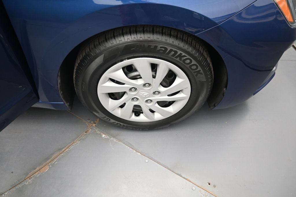 Used 2020 Hyundai Elantra SE FWD image 29