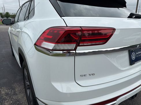 Certified 2021 Volkswagen Atlas Cross Sport SE w/ Panoramic Sunroof Package FWD image 14