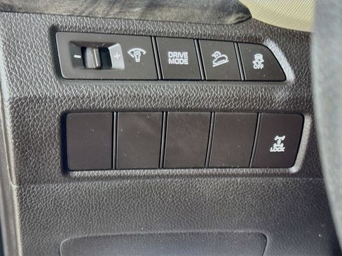 Used 2018 Hyundai Santa Fe SE AWD/4WD image 10