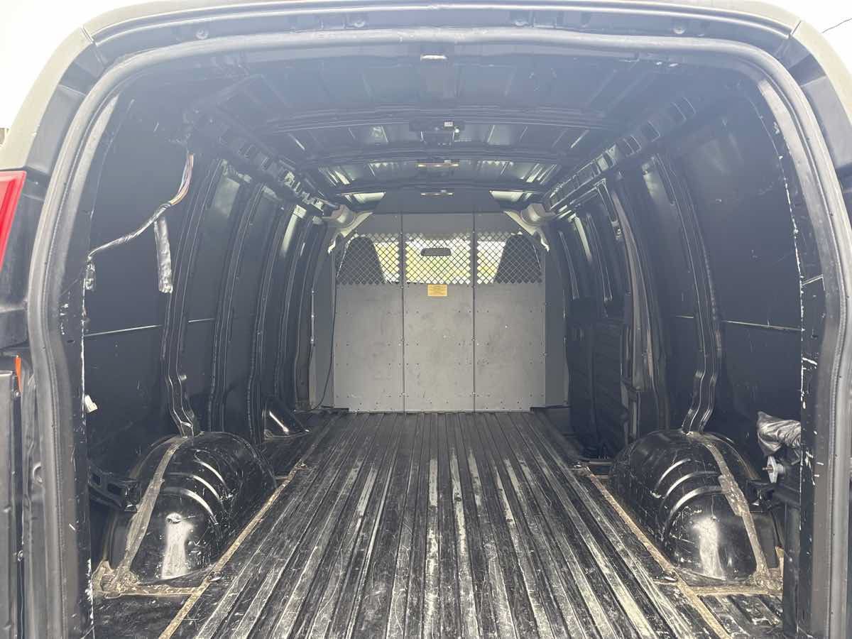 Used 2016 Chevrolet Express 2500 RWD image 7