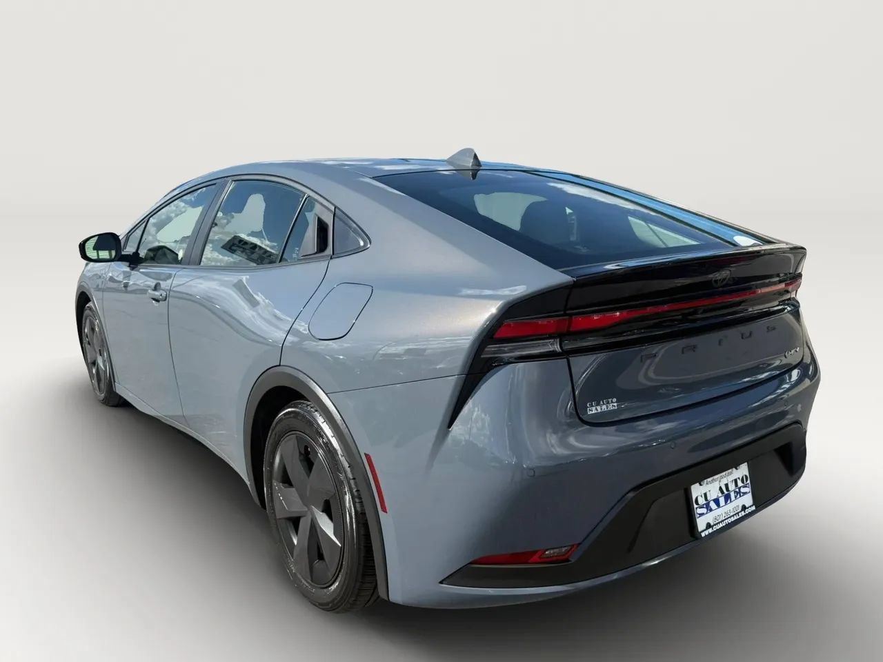 Used 2025 Toyota Prius LE FWD image 5