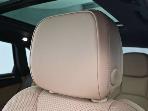 Certified 2026 Porsche Macan AWD/4WD image 20