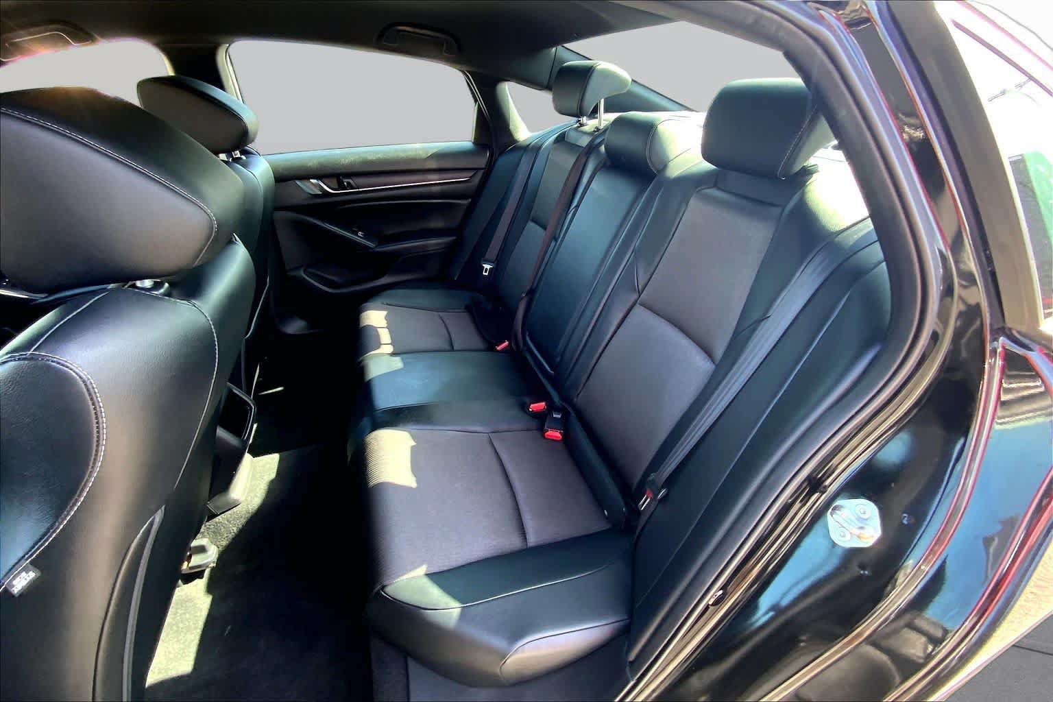 Used 2018 Honda Accord Sport image 19