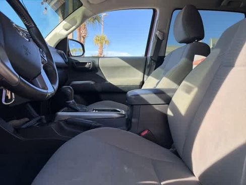 Used 2016 Toyota Tacoma SR5 w/ SR5 Appearance Package (SN) image 11