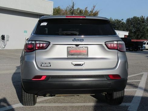 Used 2023 Jeep Compass Sport image 5