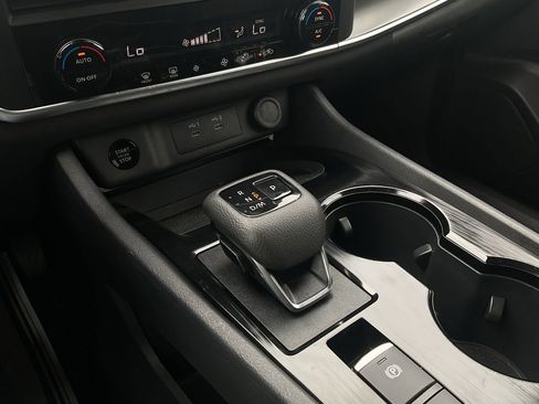 Used 2025 Nissan Rogue SV FWD image 23