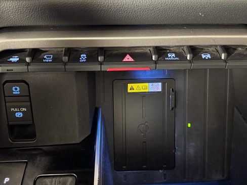 Used 2022 Toyota Tundra Limited AWD/4WD image 21