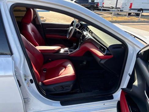 Used 2019 Toyota Camry XSE FWD image 14