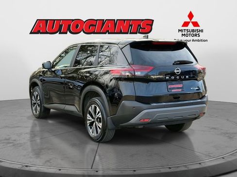 Used 2023 Nissan Rogue SV image 4