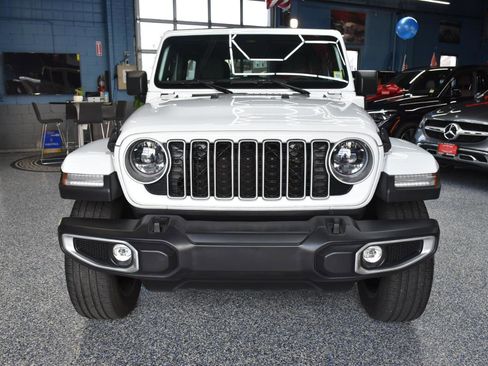 Used 2025 Jeep Wrangler Unlimited Sahara w/ Safety Group AWD/4WD image 11