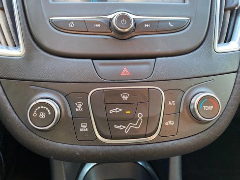 Used 2017 Chevrolet Malibu LT image 17