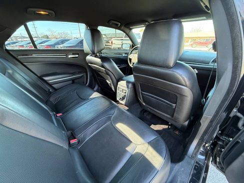 Used 2014 Chrysler 300 C RWD image 33
