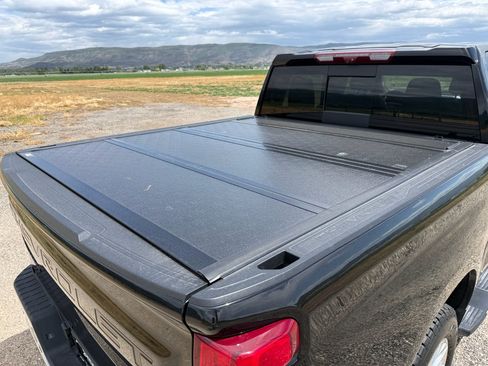 Used 2021 Chevrolet Silverado 1500 LTZ w/ LTZ Premium Package AWD/4WD image 12