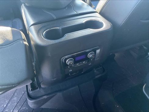 Used 2024 Chevrolet Tahoe Z71 w/ Luxury Package image 29