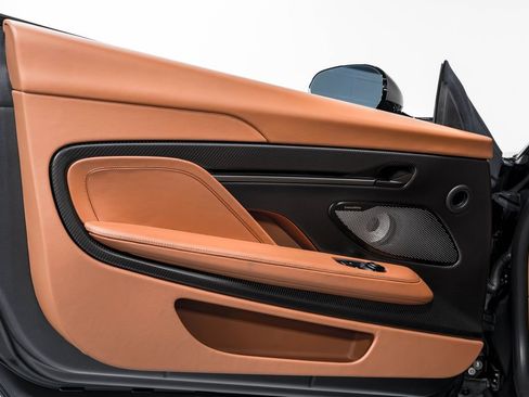 Used 2025 Aston Martin Vanquish image 9