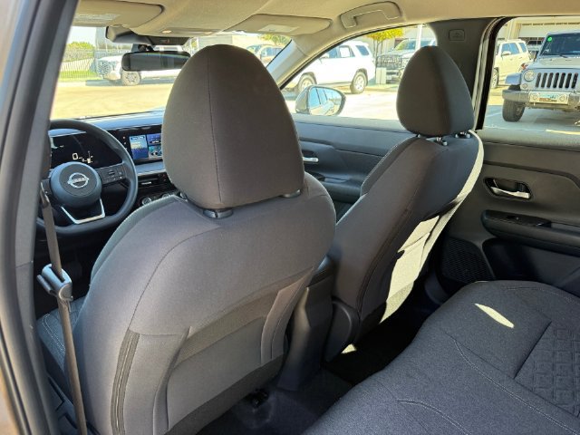 Used 2025 Nissan Kicks SV FWD image 25