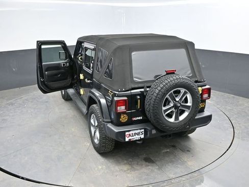Used 2021 Jeep Wrangler Unlimited Sahara w/ Uconnect 4C Nav & Sound Group AWD/4WD image 40
