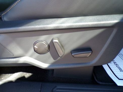 New 2025 Ford Bronco Badlands image 9