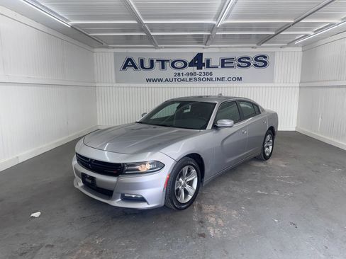 Used 2016 Dodge Charger SXT image 1