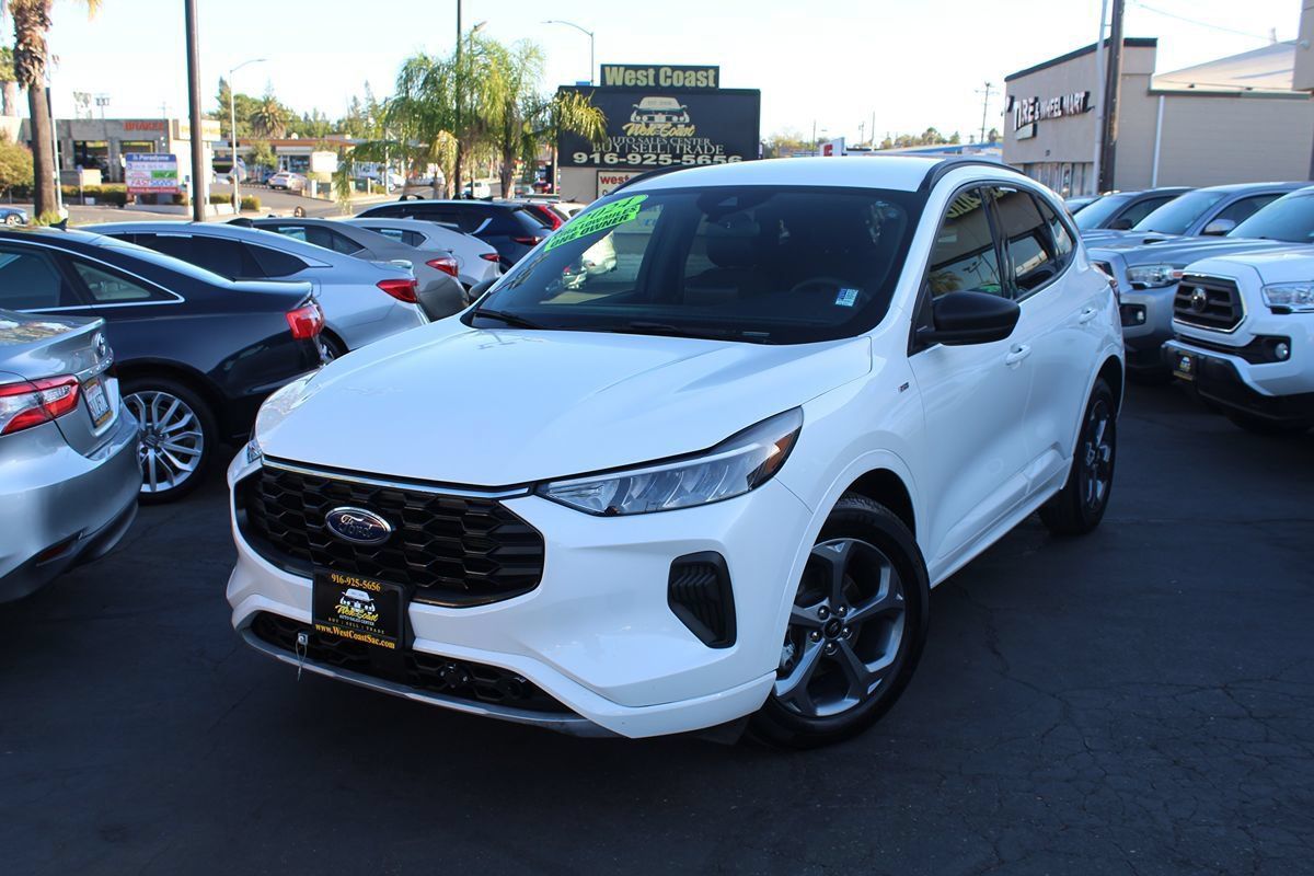 Used 2024 Ford Escape ST-Line w/ Equipment Group 301A FWD image 38