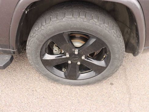 Used 2014 Jeep Grand Cherokee Altitude RWD image 9