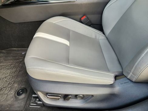 Used 2025 Toyota Camry SE w/ Convenience Package FWD image 23
