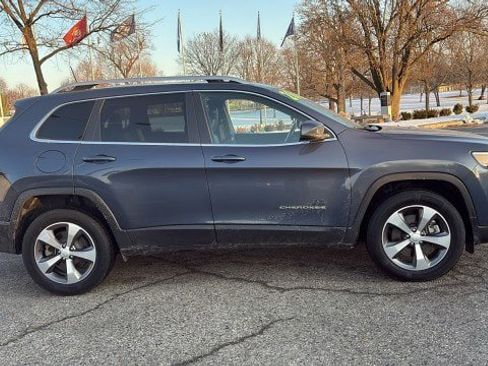 Used 2020 Jeep Cherokee Limited image 2