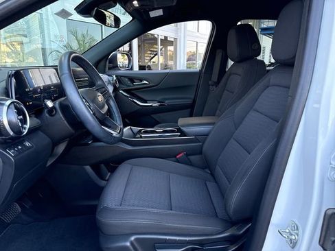 Certified 2025 Chevrolet Equinox LT FWD image 9