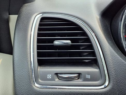Used 2017 Dodge Grand Caravan SXT FWD image 21