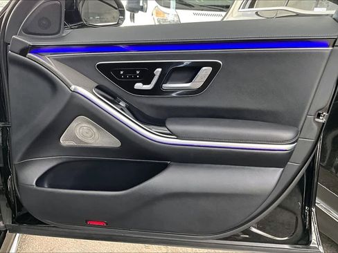 Used 2022 Mercedes-Benz S 500 4MATIC w/ AMG Line Package image 22