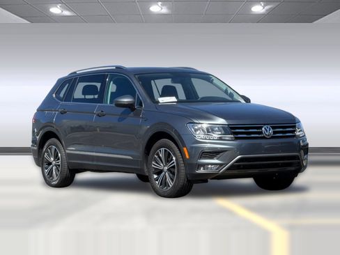 Used 2018 Volkswagen Tiguan SEL FWD image 6