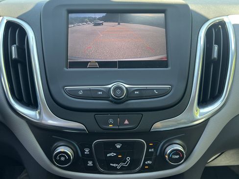 Used 2023 Chevrolet Equinox LS w/ LS Convenience Package image 4