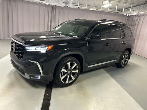 Used 2025 Honda Pilot Elite image 3