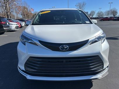 Used 2025 Toyota Sienna Platinum