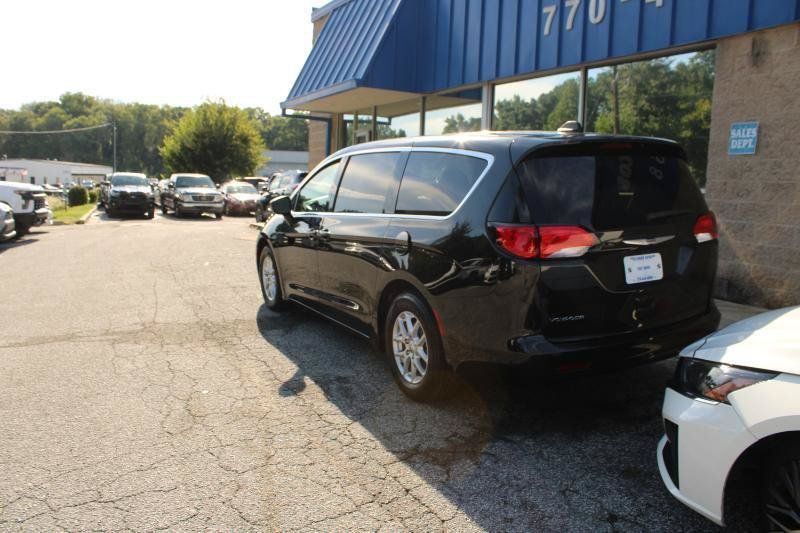 Used 2023 Chrysler Voyager LX FWD image 4