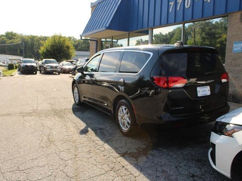 Used 2023 Chrysler Voyager LX FWD image 4