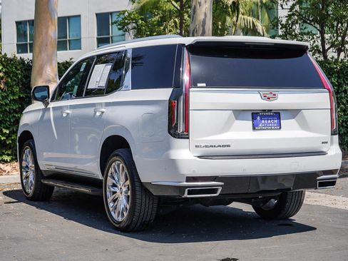 Used 2021 Cadillac Escalade Premium Luxury AWD/4WD image 4