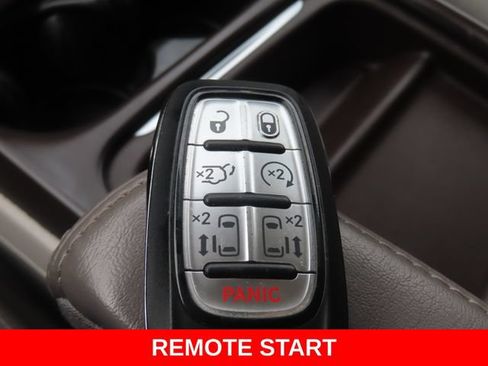 Used 2021 Chrysler Pacifica Touring AWD/4WD image 38