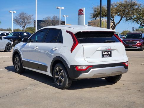 New 2026 Kia Niro LX image 3